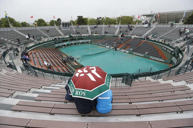 Come da previsioni, la terza giornata del Roland Garros verr ricordata soprattutto per la pioggia che ha costretto gli organizzatori a cancellare gran parte del programma. Ap